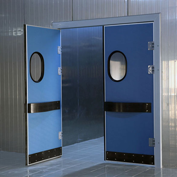 Soğuk depolarda kullanılan mavi çift kanatlı kapı